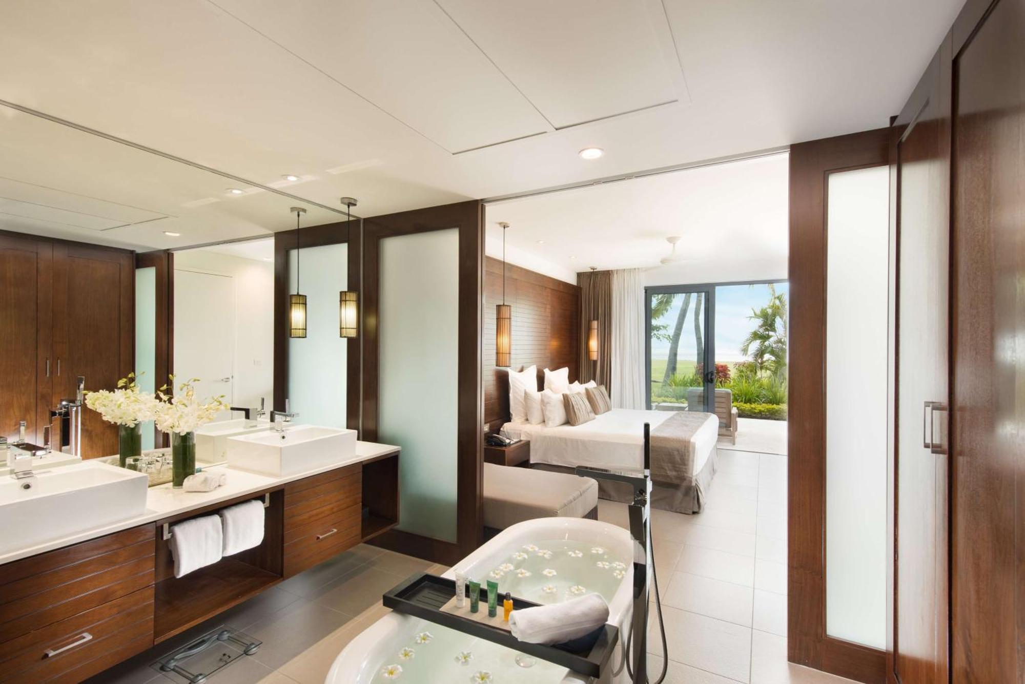 Deluxe One-Bedroom Suite Beach Front