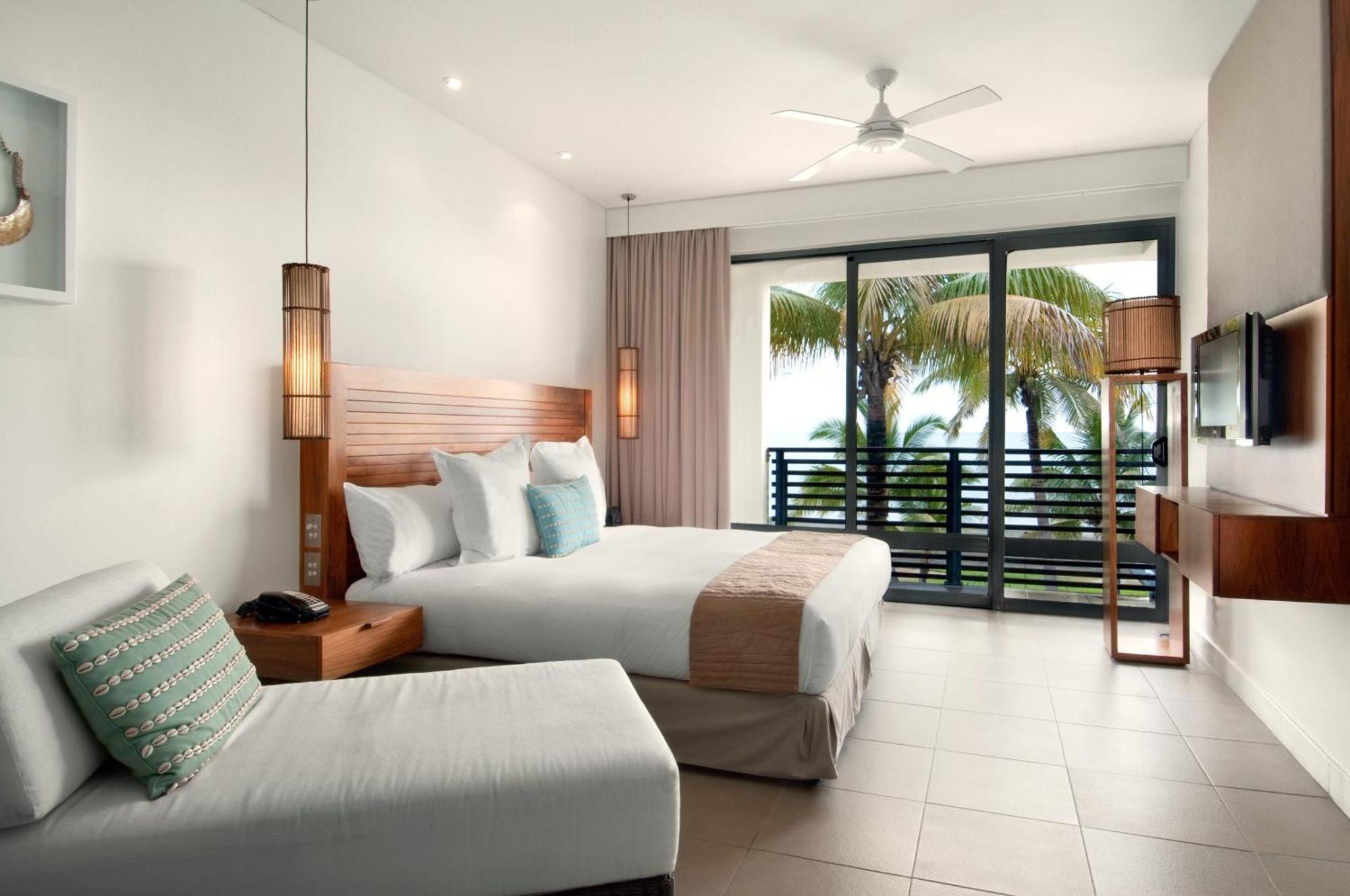 Deluxe One-Bedroom Suite Beach Front