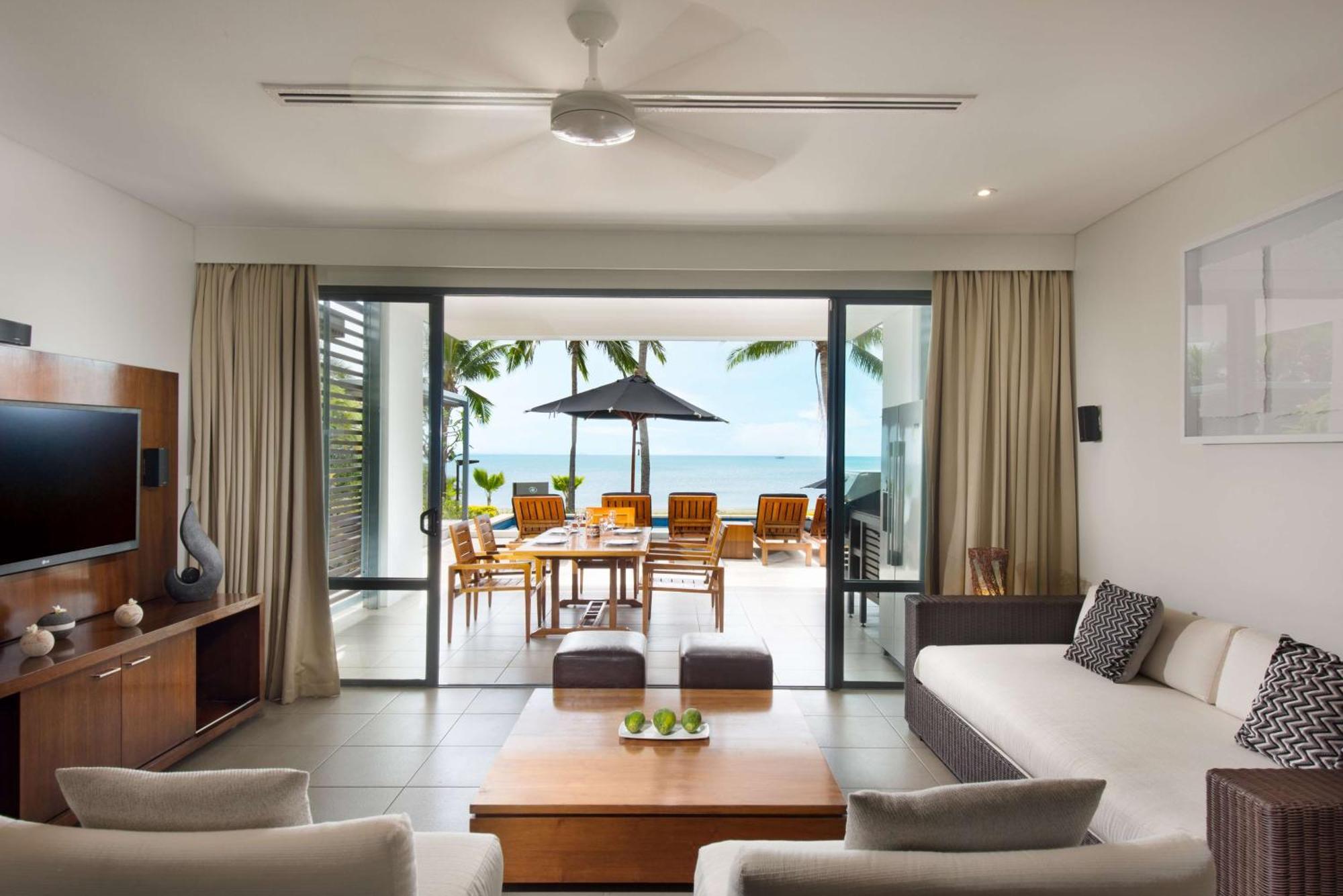 Deluxe Three-Bedroom Beach Front